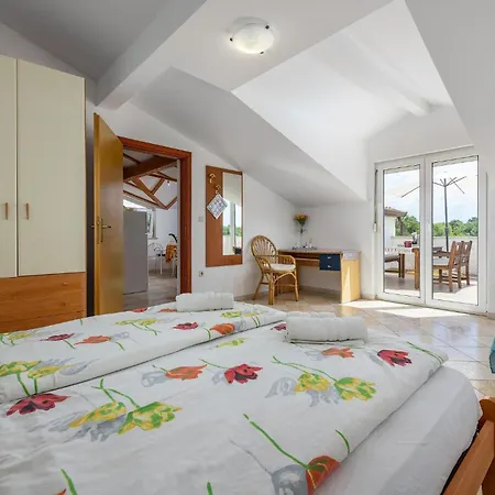 Apartment Beautiful Apartment In Porec With Kitchen Porec