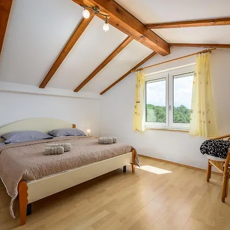Beautiful Apartment In Porec With Kitchen *