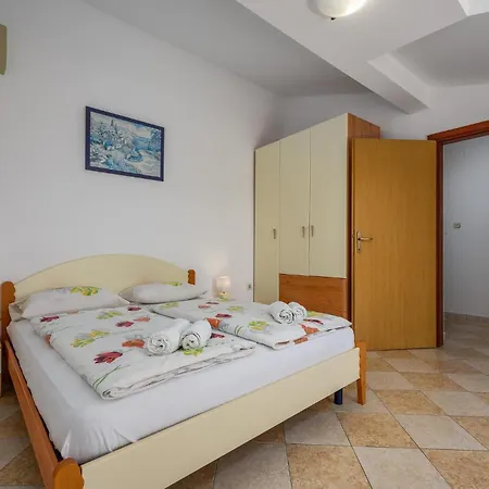 Beautiful Apartment In Porec With Kitchen