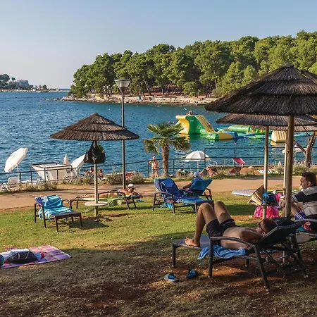 Beautiful Apartment In Porec With Kitchen Apartment *