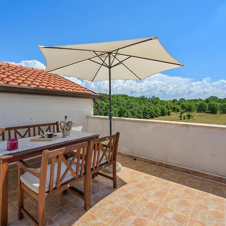 Beautiful Apartment In Porec With Kitchen Apartment *